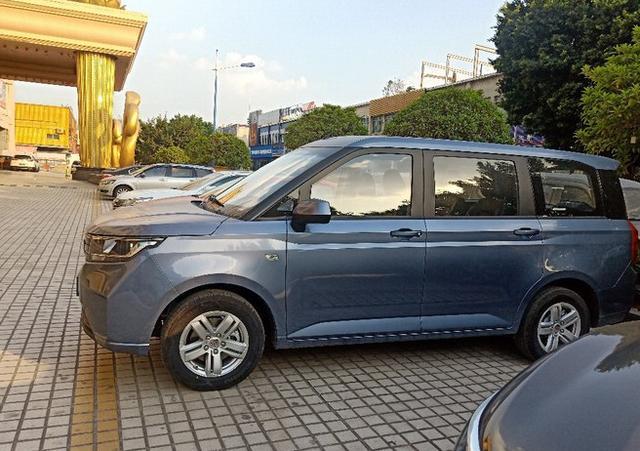 不到7万提商务车，车内容积有4000L能坐8人，车主：它是我的情人