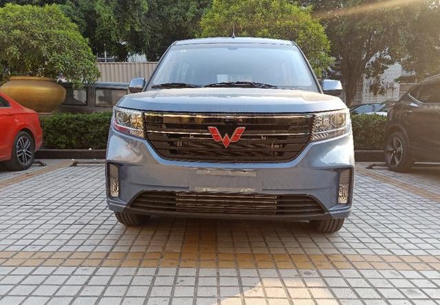 不到7万提商务车，车内容积有4000L能坐8人，车主：它是我的情人