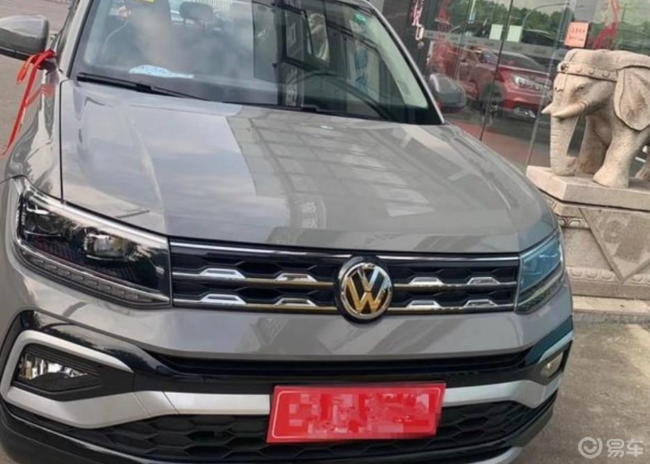 大众途铠提车作业，车主：裸车才12万，1.5L油耗才6个