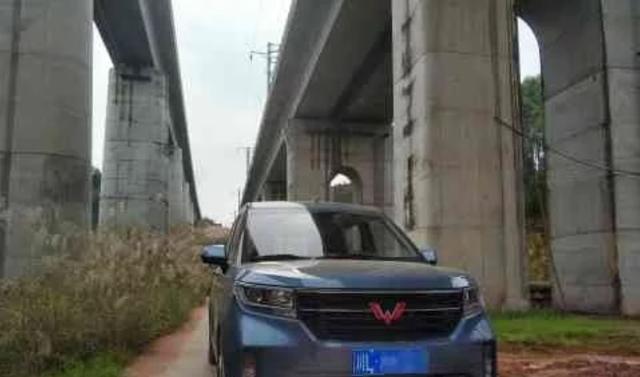 佛系司机遇着五菱宏光PLUS：要不是没过磨合期，我就用来漂移了