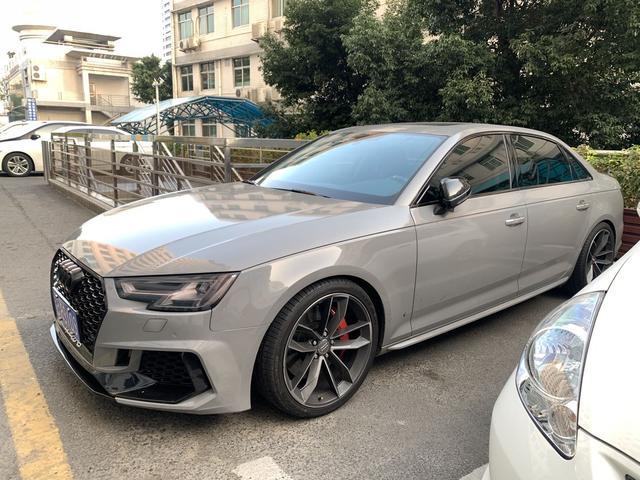 奥迪A4 45顶配2年用车感受，V6换L4的纠结，40万的A4，加速5.6秒