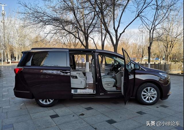 老板给公司添置一台豪华版GL8，客户坐了都说有面子