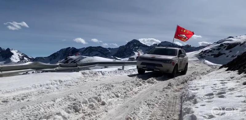 追云逐雪 初冬冰雪中穿越川西宝康小金线