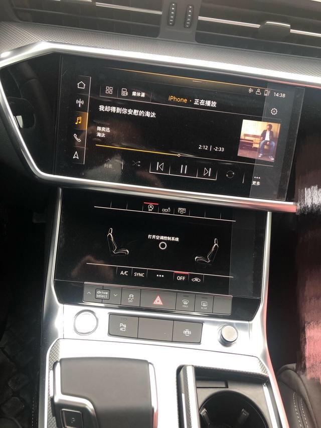 行政商务家用的老大哥，奥迪A6，今天它帅气的走来啦