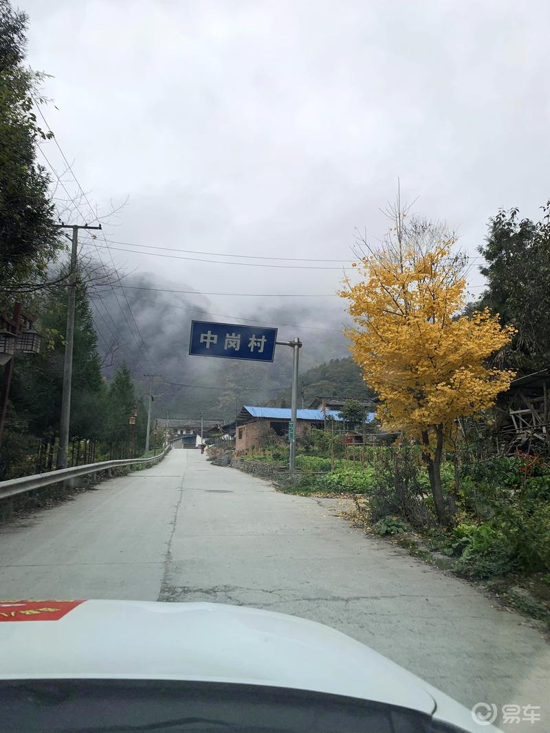 追云逐雪 初冬冰雪中穿越川西宝康小金线