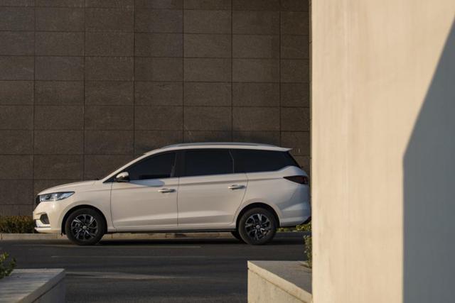 这台宜家、宜商的MPV，7万出头不仅颜值高，还有CVT版本