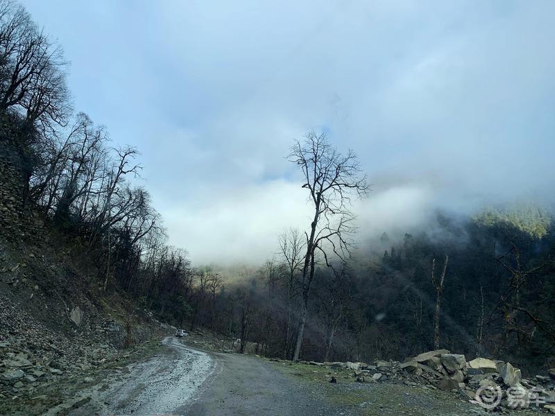 追云逐雪 初冬冰雪中穿越川西宝康小金线