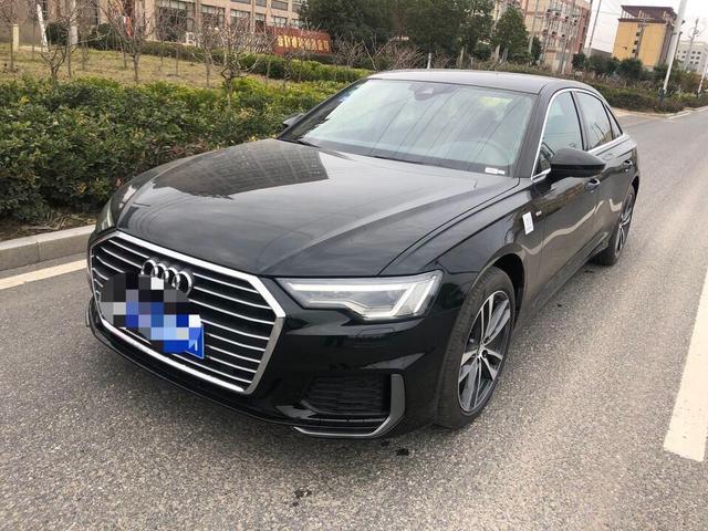 行政商务家用的老大哥，奥迪A6，今天它帅气的走来啦
