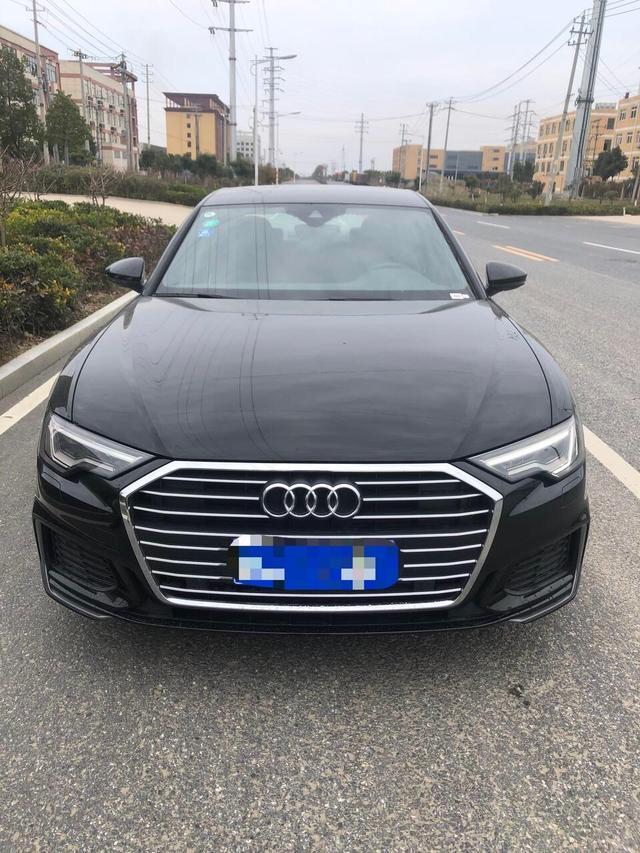 行政商务家用的老大哥，奥迪A6，今天它帅气的走来啦