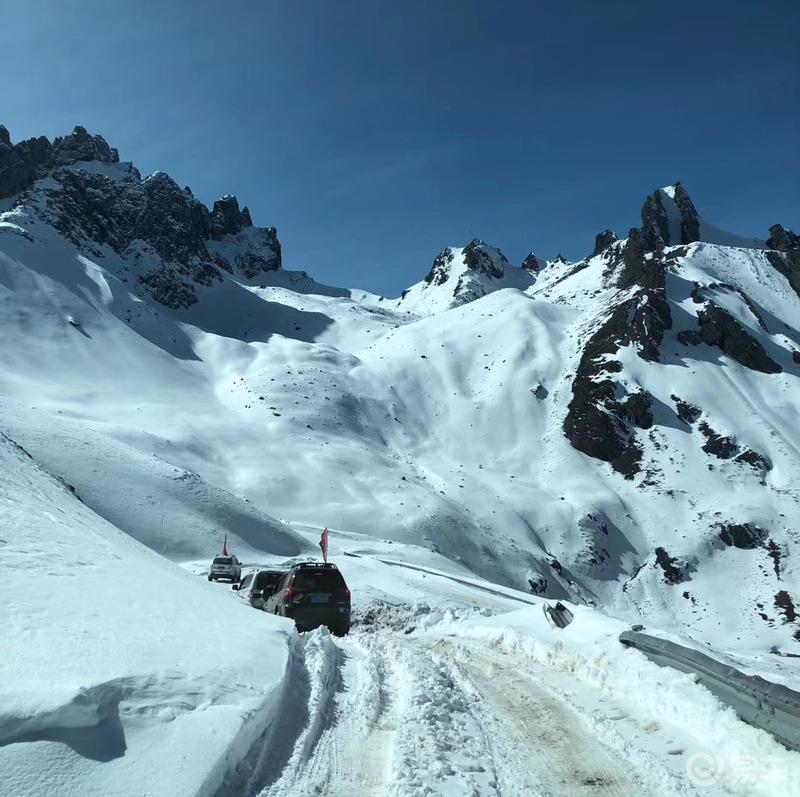 追云逐雪 初冬冰雪中穿越川西宝康小金线
