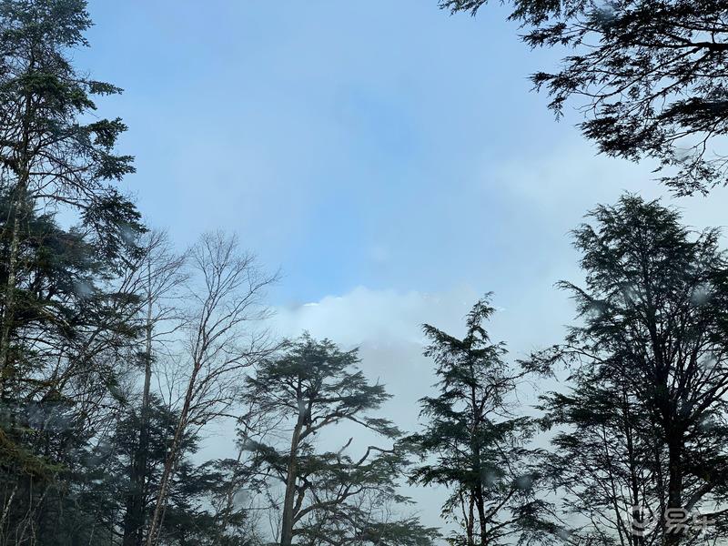 追云逐雪 初冬冰雪中穿越川西宝康小金线
