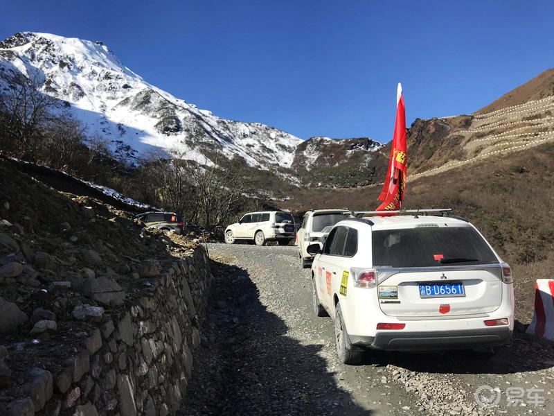 追云逐雪 初冬冰雪中穿越川西宝康小金线