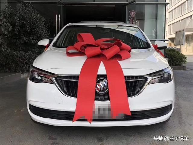 别克英朗提车作业，车主：裸车8万元，空间动力家用足够了