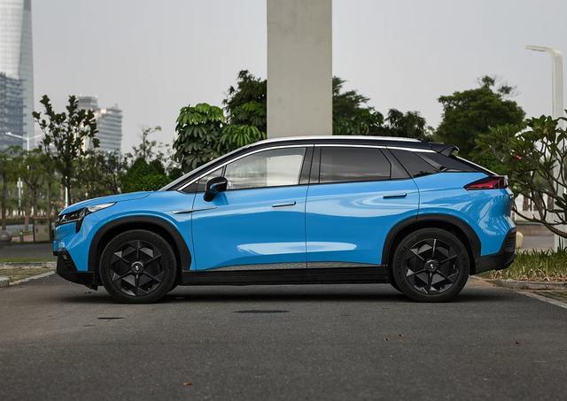 新能源的“新秀”，续航600KM提速3.9秒，这SUV让特斯拉车主羡慕