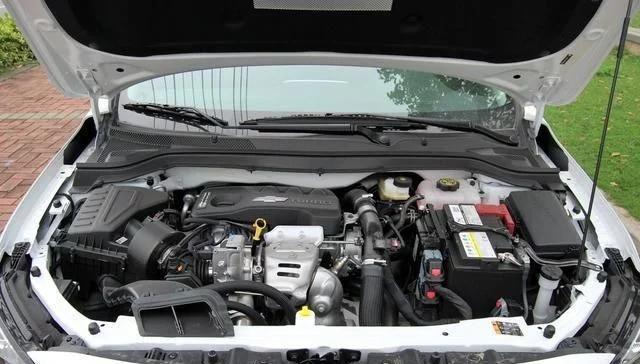这才是年轻人的轿车！1.3T发动机+6AT油耗低至8个，不足9万，盘它