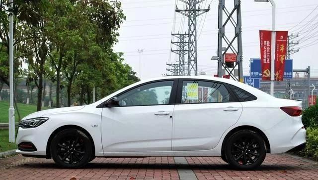 这才是年轻人的轿车！1.3T发动机+6AT油耗低至8个，不足9万，盘它