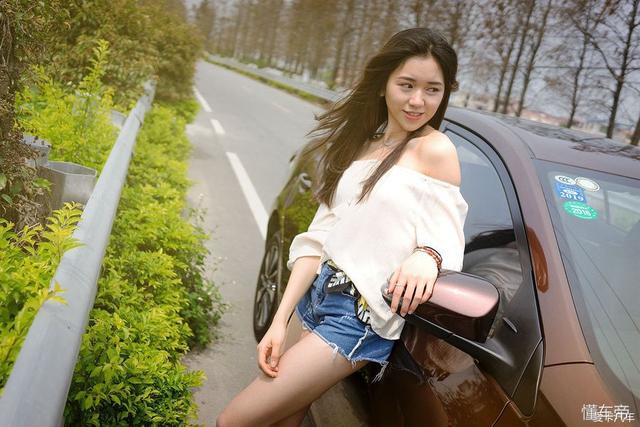 媳妇临时充当车模，有媳妇还有雷凌