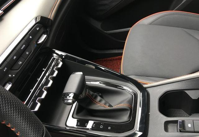 嫌大众贵了，提了台“豪华SUV”，钻石车标配智能网联，也就7.18w