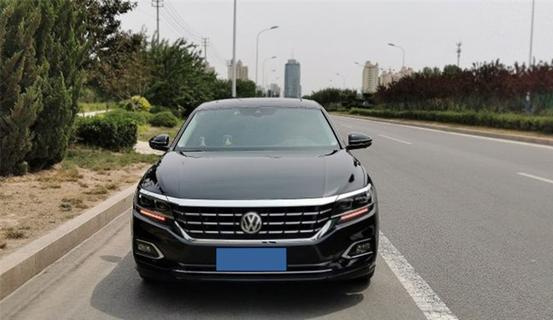 他给父亲买了台帕萨特，邻居都夸有孝心