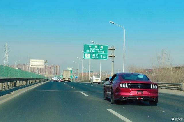 圆了跑车梦，女司机宝石红mustang提车+用车分享，优缺点都有