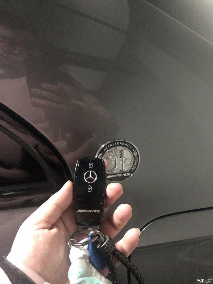 最后来个钥匙和苹果树的合影,青岛的amg的小伙伴儿们路上碰到打个招呼