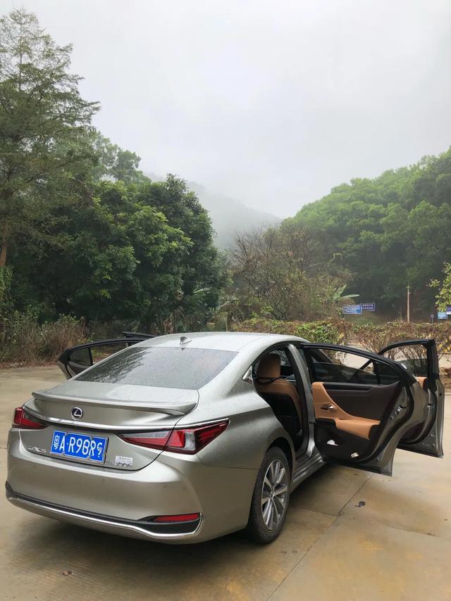 从六代凯美瑞置换ES300h后，唉！