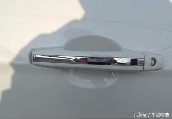 配置比荣威i5更丰富，全新帝豪提车真感受