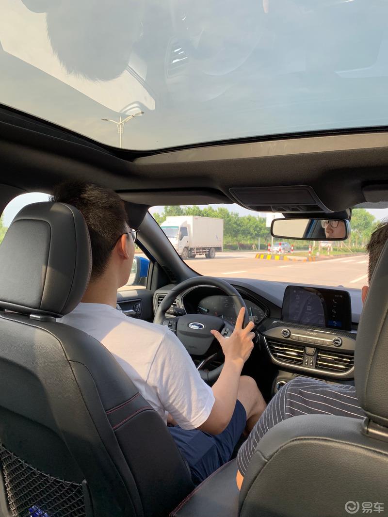 【用车感受】人生第一辆车 新福克斯stline用车谈