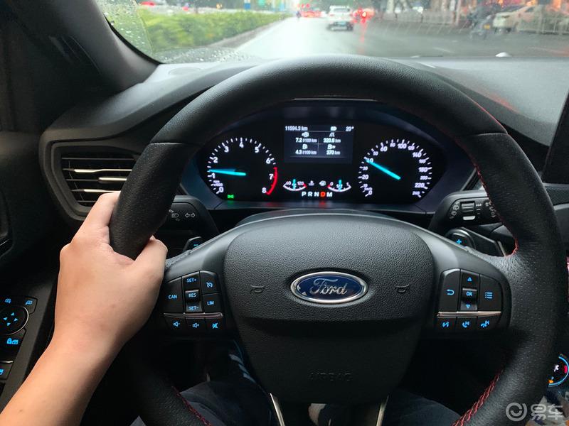 【用车感受】人生第一辆车 新福克斯stline用车谈