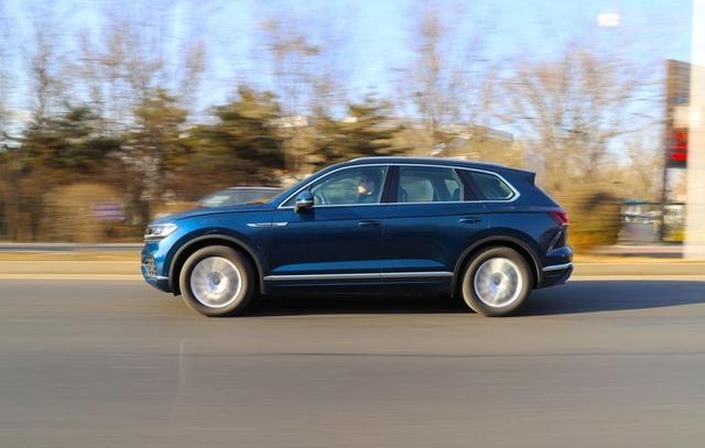 60万提了辆沃尔沃XC90，2个月后再开大众途锐，车主：差距明显！