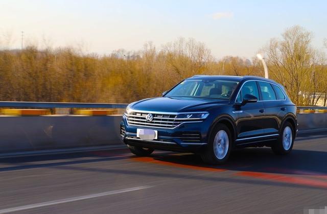 60万提了辆沃尔沃XC90，2个月后再开大众途锐，车主：差距明显！