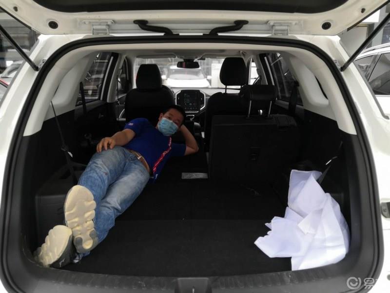小7保养顺便看看兄弟的新车