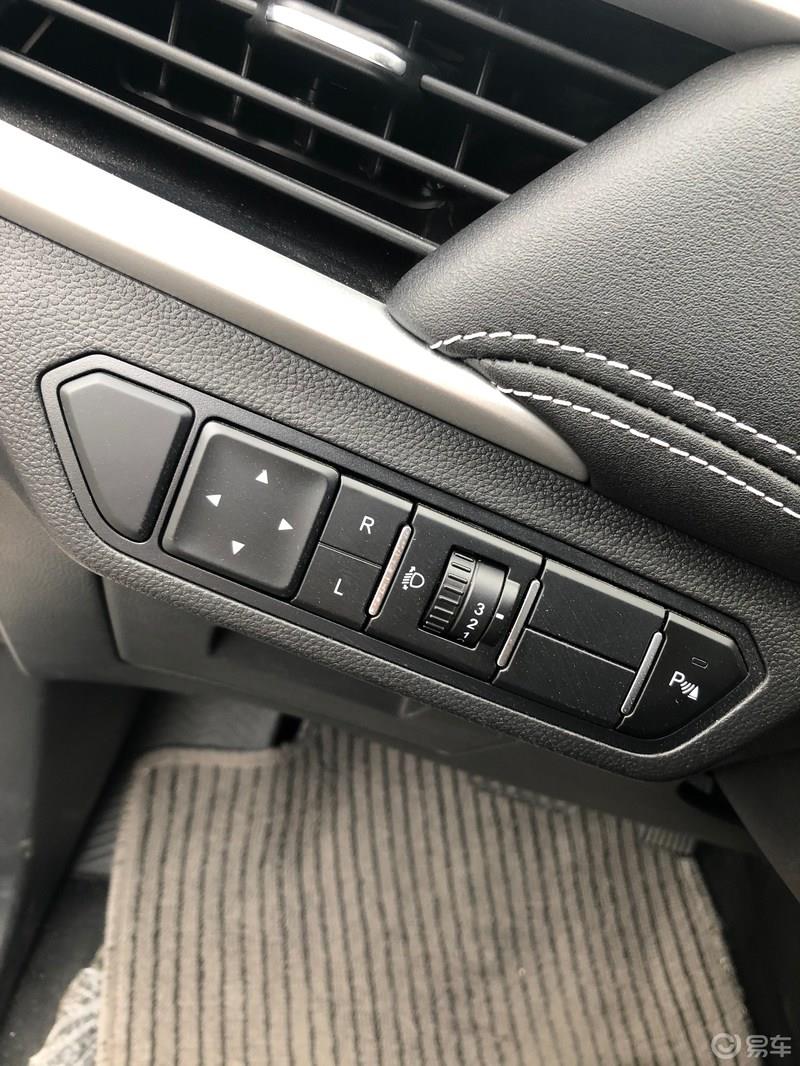 小7保养顺便看看兄弟的新车