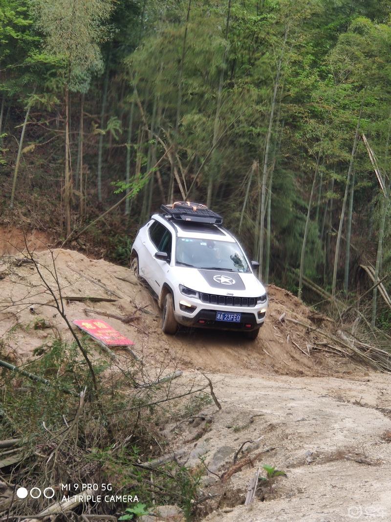 清明时节雨纷纷，约上车友开野炊

改车行进穿越路，山中尽显车生活