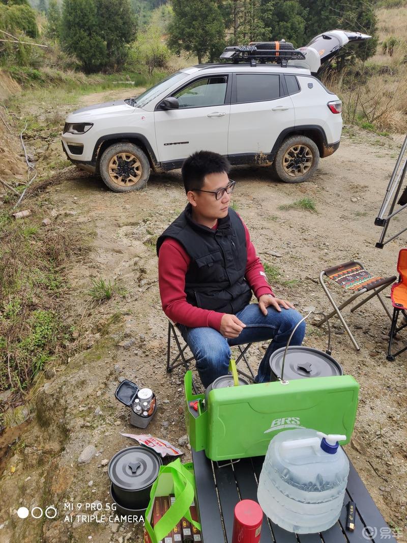清明时节雨纷纷，约上车友开野炊

改车行进穿越路，山中尽显车生活