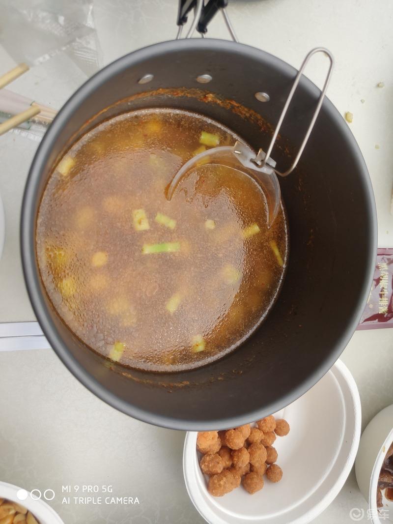 清明时节雨纷纷，约上车友开野炊

改车行进穿越路，山中尽显车生活