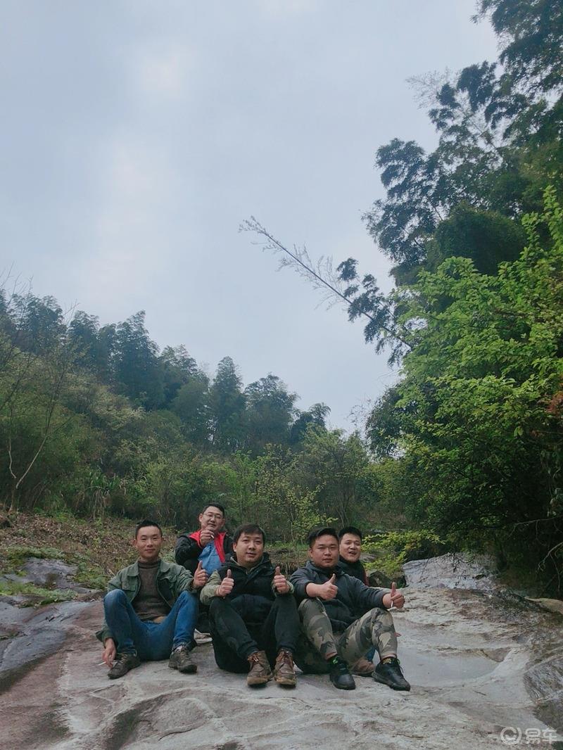 清明时节雨纷纷，约上车友开野炊

改车行进穿越路，山中尽显车生活