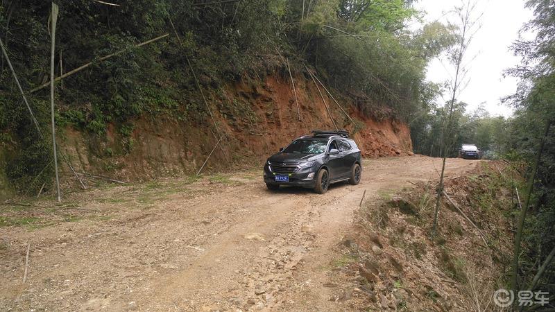 清明时节雨纷纷，约上车友开野炊

改车行进穿越路，山中尽显车生活