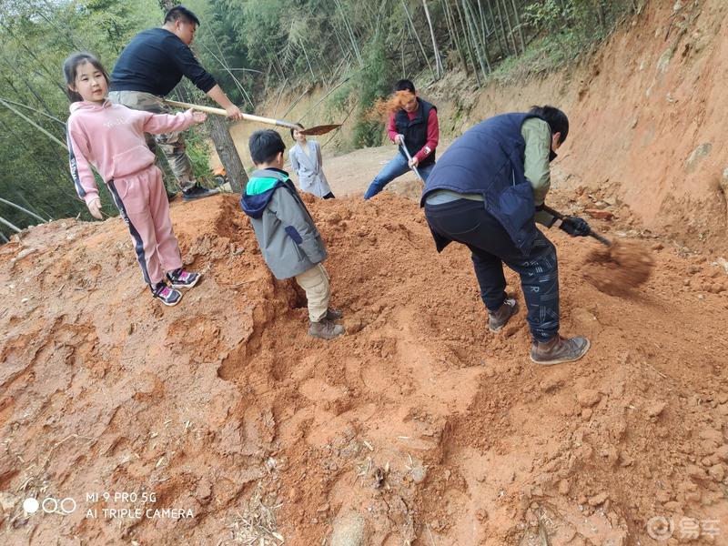 清明时节雨纷纷，约上车友开野炊

改车行进穿越路，山中尽显车生活