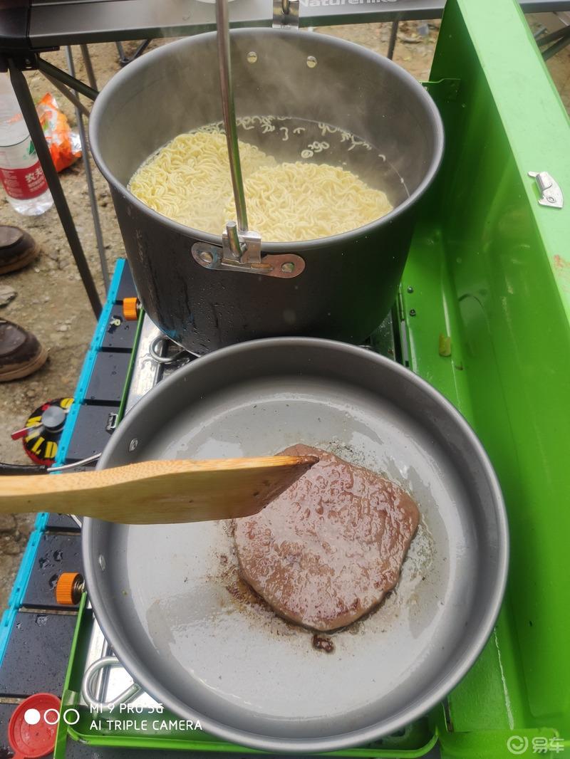 清明时节雨纷纷，约上车友开野炊

改车行进穿越路，山中尽显车生活