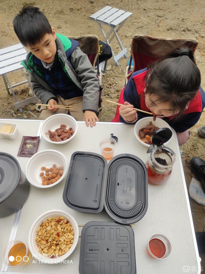 清明时节雨纷纷，约上车友开野炊

改车行进穿越路，山中尽显车生活