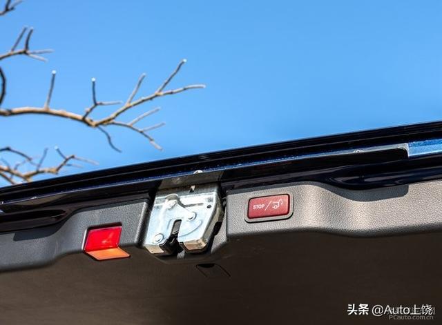 丰田埃尔法车主体验奔驰V260L，不一样的味道