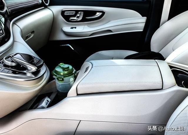 丰田埃尔法车主体验奔驰V260L，不一样的味道