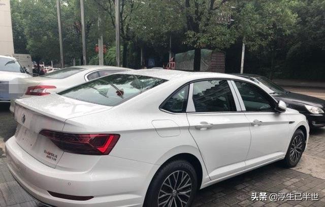 13万喜提新款速腾1.4T, 开了半年多车主表示: 相比老款变化很大!