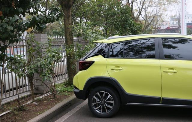 朋友全款提丰田致炫X顶配版，油耗6.8L空间媲美SUV，这价格咋样？