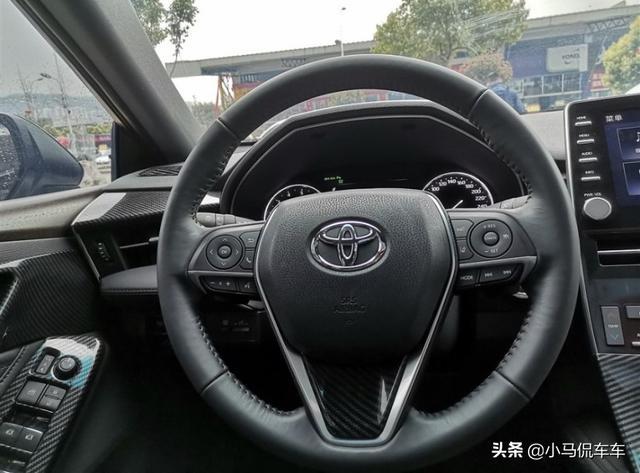入手丰田亚洲龙2.5尊贵，花了8千块钱改装，档次感瞬间提升10万
