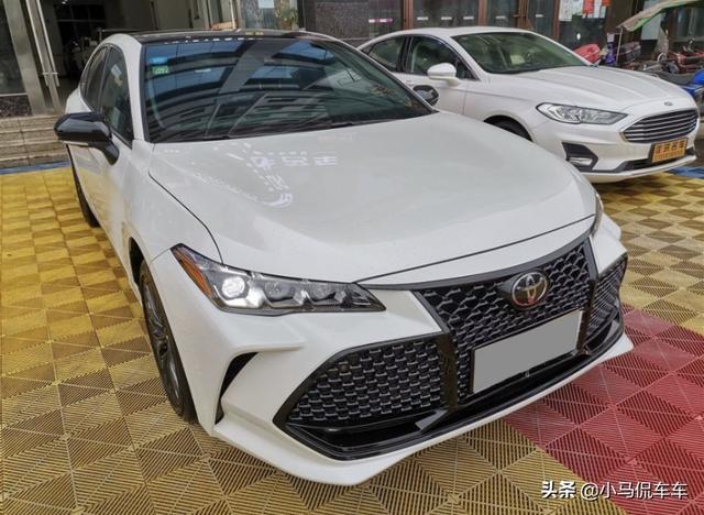 入手丰田亚洲龙2.5尊贵，花了8千块钱改装，档次感瞬间提升10万