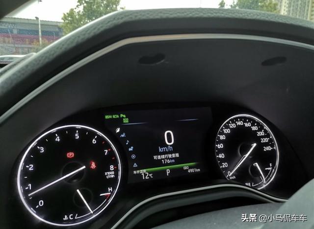 入手丰田亚洲龙2.5尊贵，花了8千块钱改装，档次感瞬间提升10万
