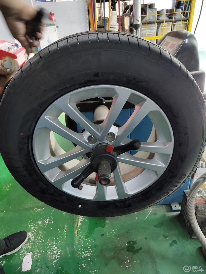 六年六万公里  简单的爱车换胎作业