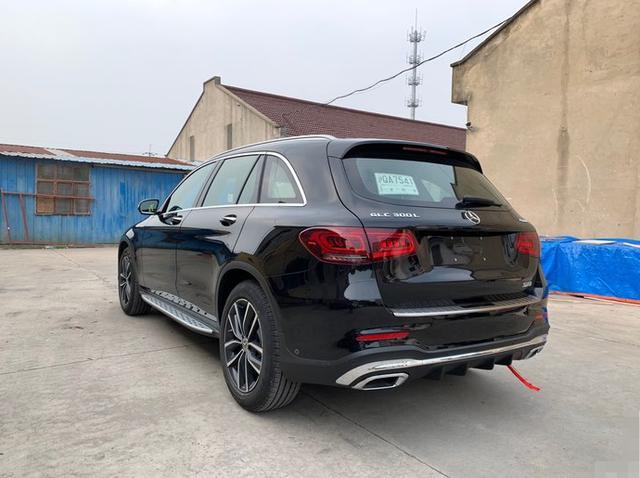 39.6万提了辆奔驰GLC 300L，开了2个月后，车主：说了句大实话！